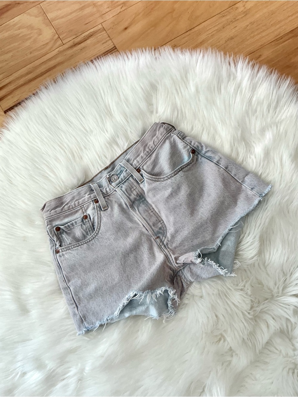Levi's Light Wash 501 High-Rise Frayed Hem Denim Shorts Size 26